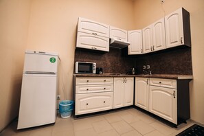 Comfort Studio | Private kitchen | Fridge, microwave, stovetop, electric kettle
