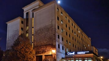 Fachada del alojamiento - Noche