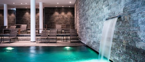 Indoor pool, pool loungers