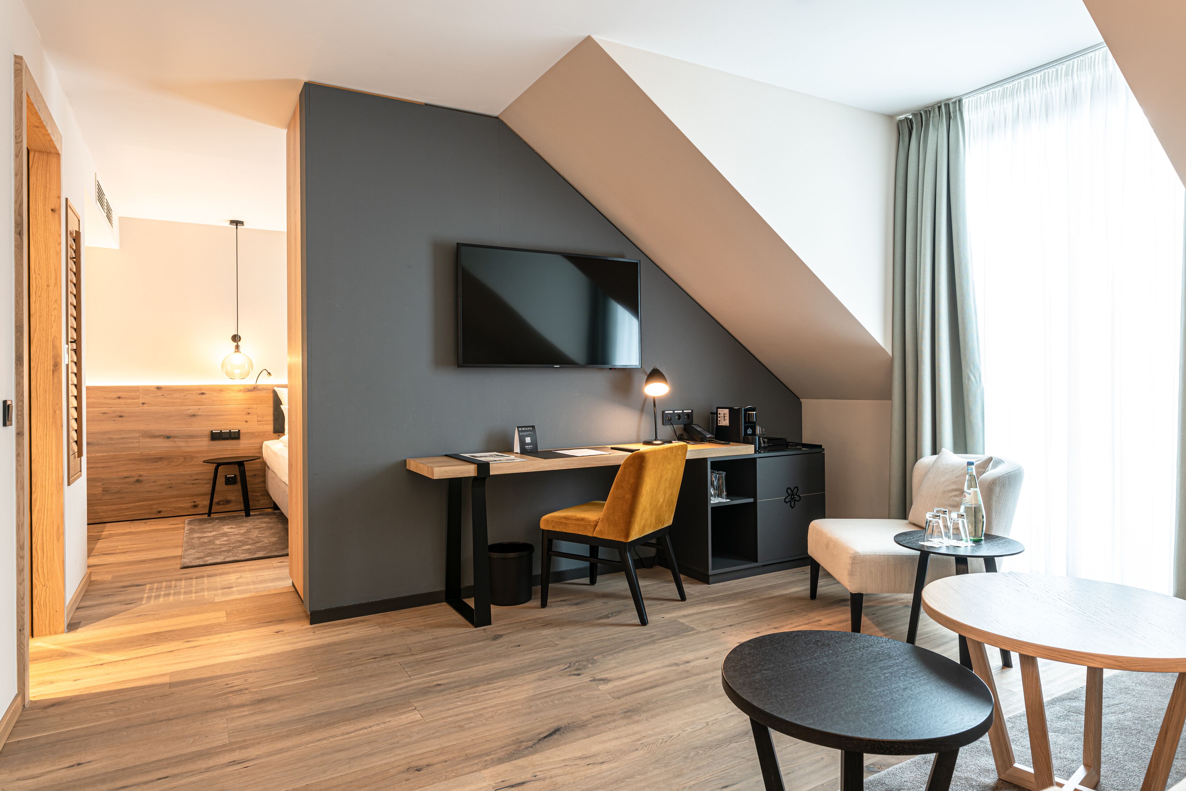 family room | 1 bedroom, hypo-allergenic bedding, minibar, in-room safe