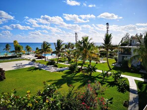 Property grounds - Coral Beach Hotel and Condominiums (Freeport)