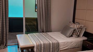 Habitación con 2 camas individuales, 2 camas individuales, para no fumadores | Ropa de cama de alta calidad y caja de seguridad en la habitación