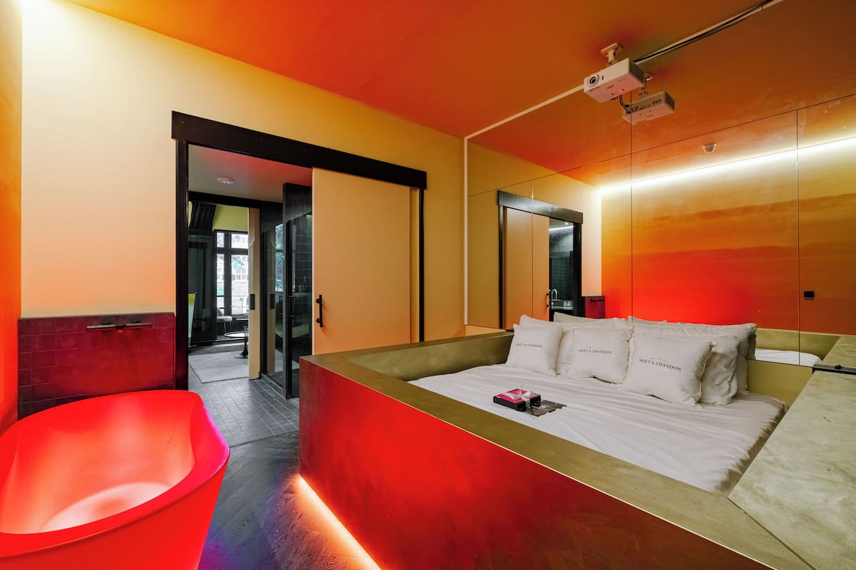 Champagne Suite | 1 bedroom, premium bedding, free minibar, in-room safe