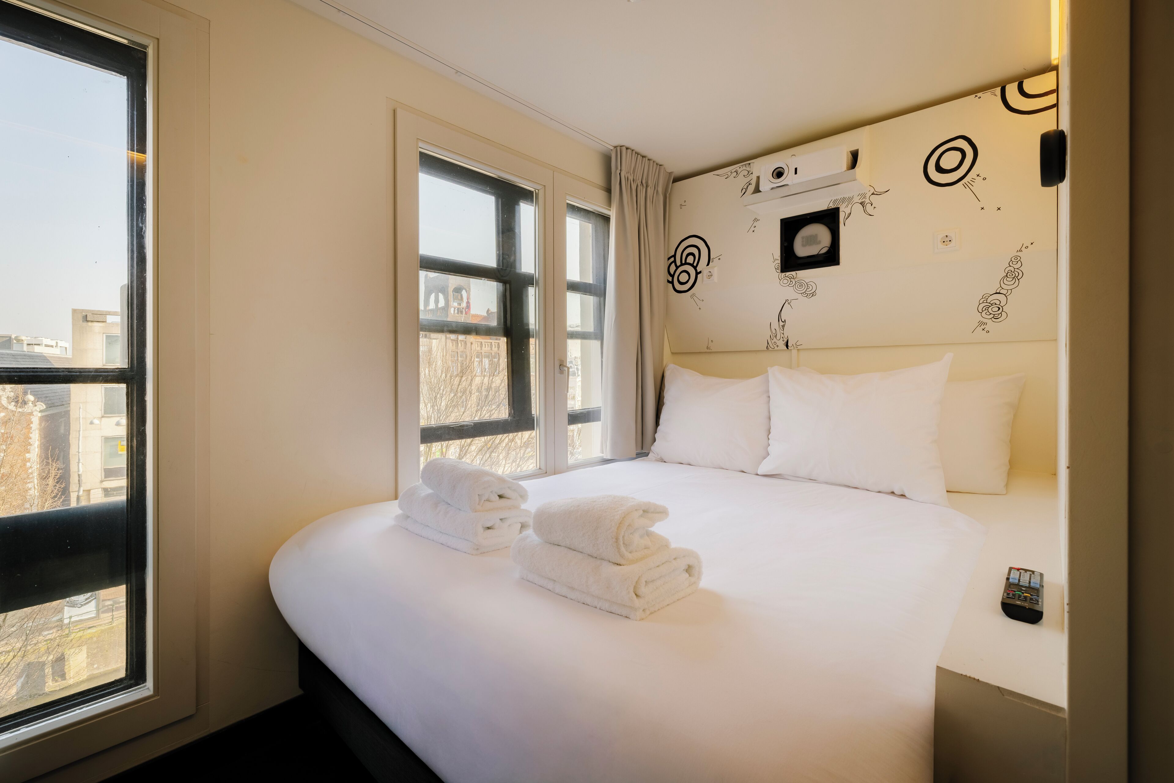 Cozy with Canal Views | Premium bedding, free minibar, in-room safe, free WiFi