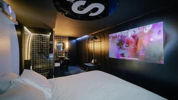 'Le Noir' by SUPPER | Terrace/patio