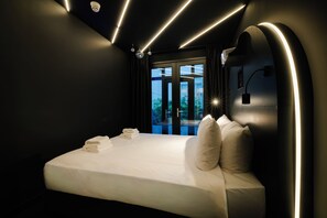 Disco Suite | Premium bedding, free minibar, in-room safe, free WiFi - SUPPER Hotel (Amsterdam)