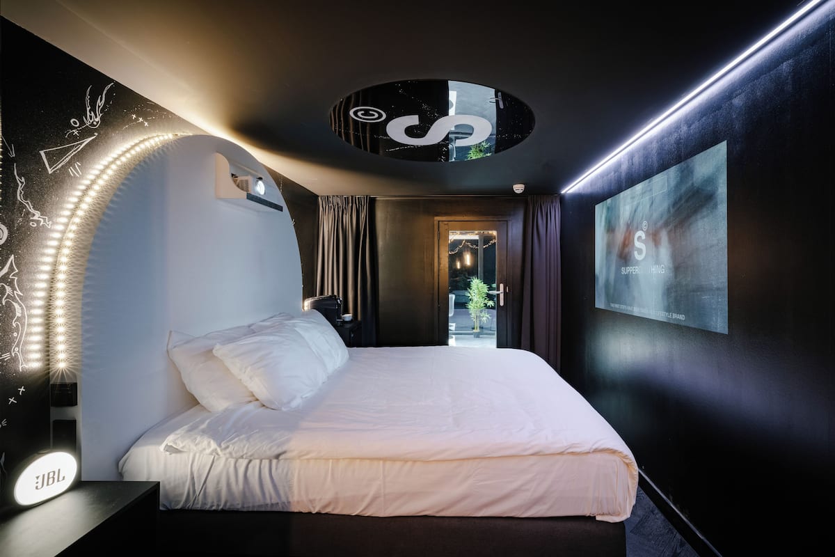 'Le Noir' by SUPPER | 1 bedroom, premium bedding, free minibar, in-room safe