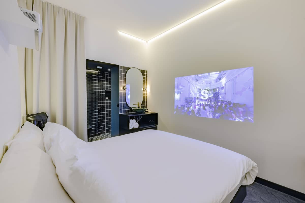 'La Neige' by SUPPER | Premium bedding, free minibar, in-room safe, free WiFi