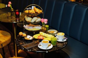 Tägliches kontinentales Frühstück (19.5 EUR pro Person)