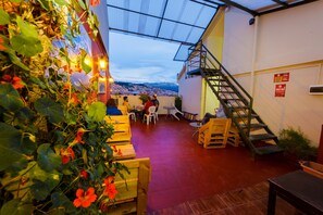 Terrace/patio - Ukukus Hostel (Cusco)