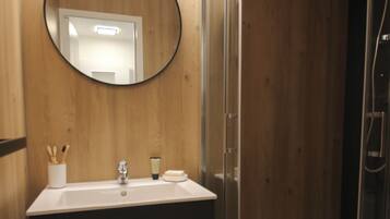 Douche, serviettes fournies