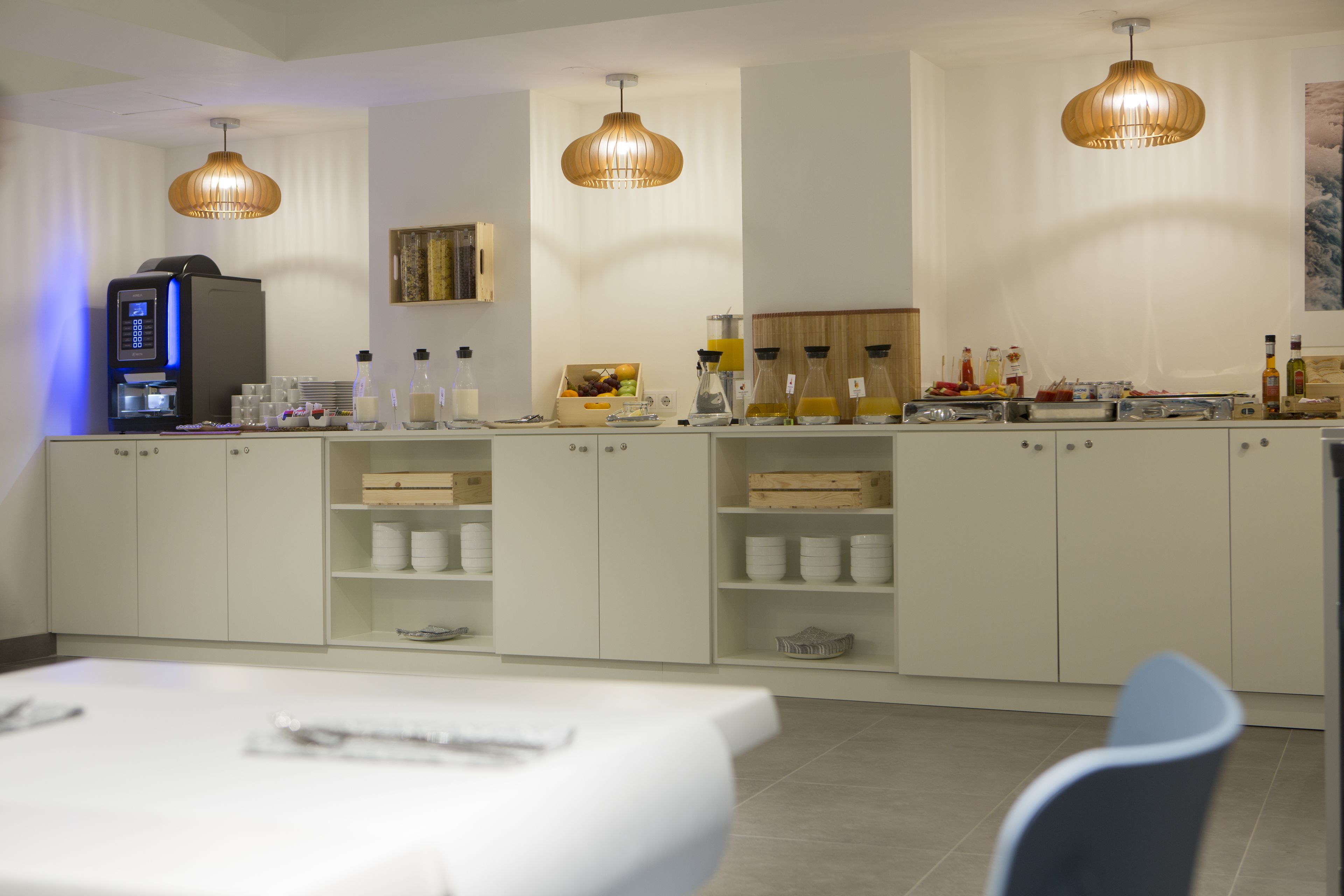 Desayuno buffet diario (EUR 11.5 por persona)