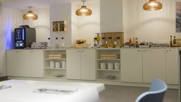 Daily buffet breakfast (EUR 11.5 per person)