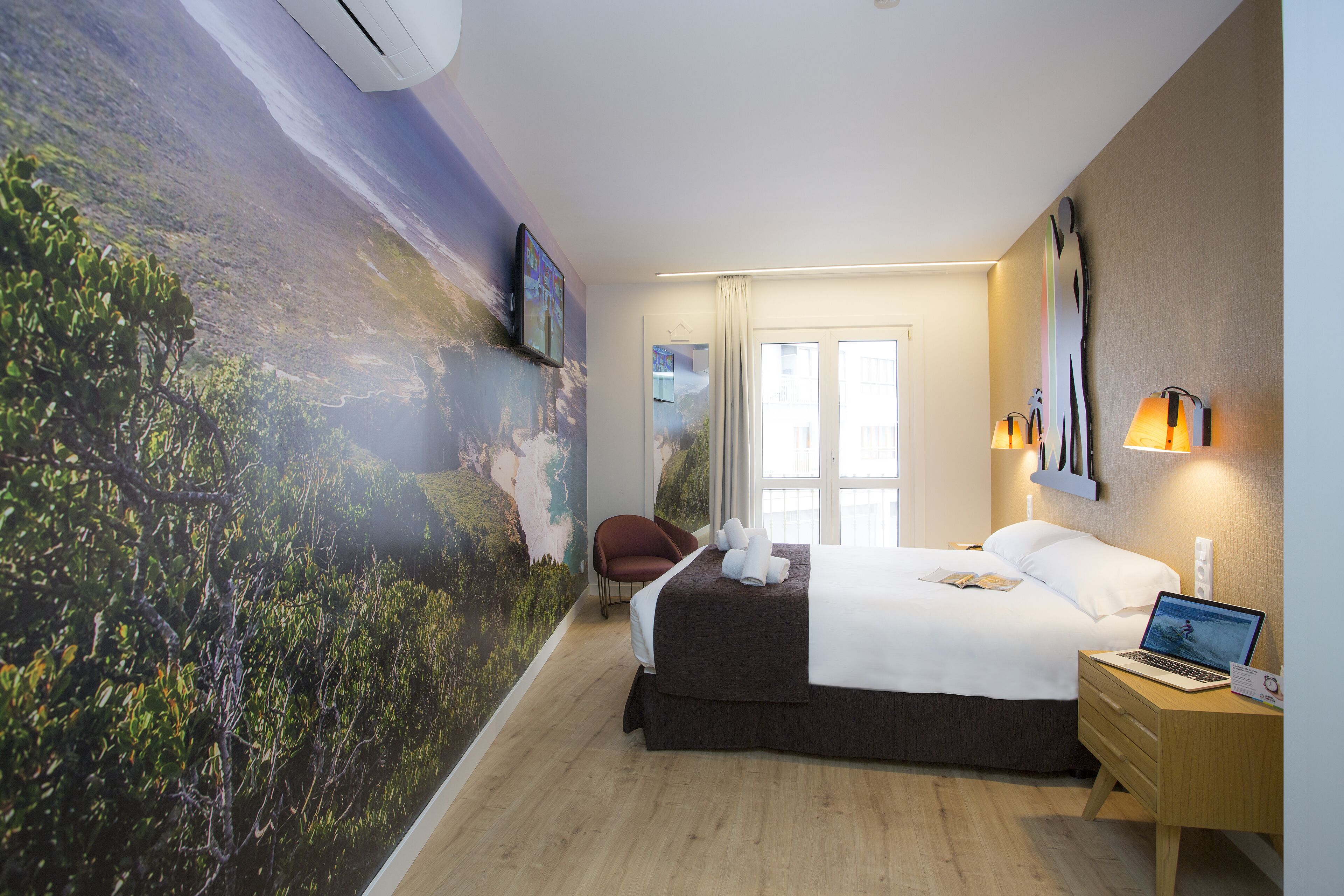 1 bedroom, hypo-allergenic bedding, minibar, individually decorated