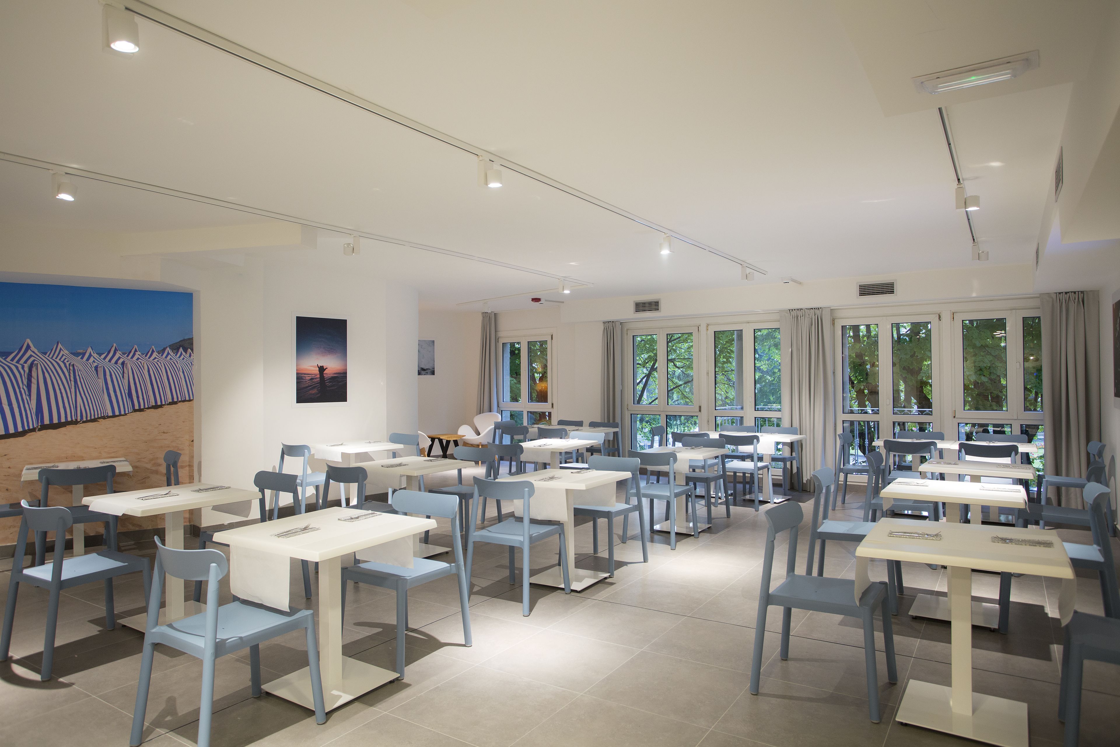 daily buffet breakfast (eur 11.5 per person)