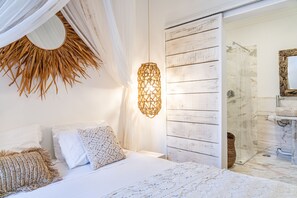 Superior Double Room | Minibar, in-room safe, individually decorated, individually furnished - Garam Lisboa (Lisbon)