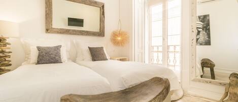 Superior Double or Twin Room | Bar mini, peti besi dalam bilik, dihias secara berasingan