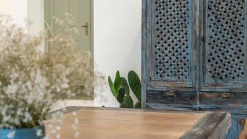 Free daily cooked-to-order breakfast