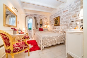 Premium bedding, pillowtop beds, in-room safe, individually decorated - Villa Segalla (Rovinj)