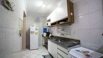 Family Apartment, Multiple Beds, Non Smoking | Private kitchen | Fridge, microwave, oven, stovetop