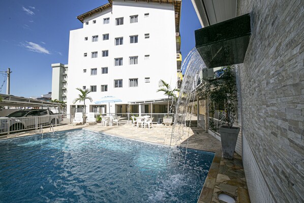 Televisión LED 32 pulgadas con canales de televisión por cable