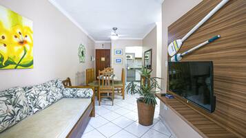 Apartamento família, várias camas, para não fumantes | Opções para refeição no quarto