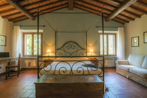 Habitación doble superior, 1 cama de matrimonio, no fumadores | Escritorio, cunas (de pago), camas supletorias y wifi gratis