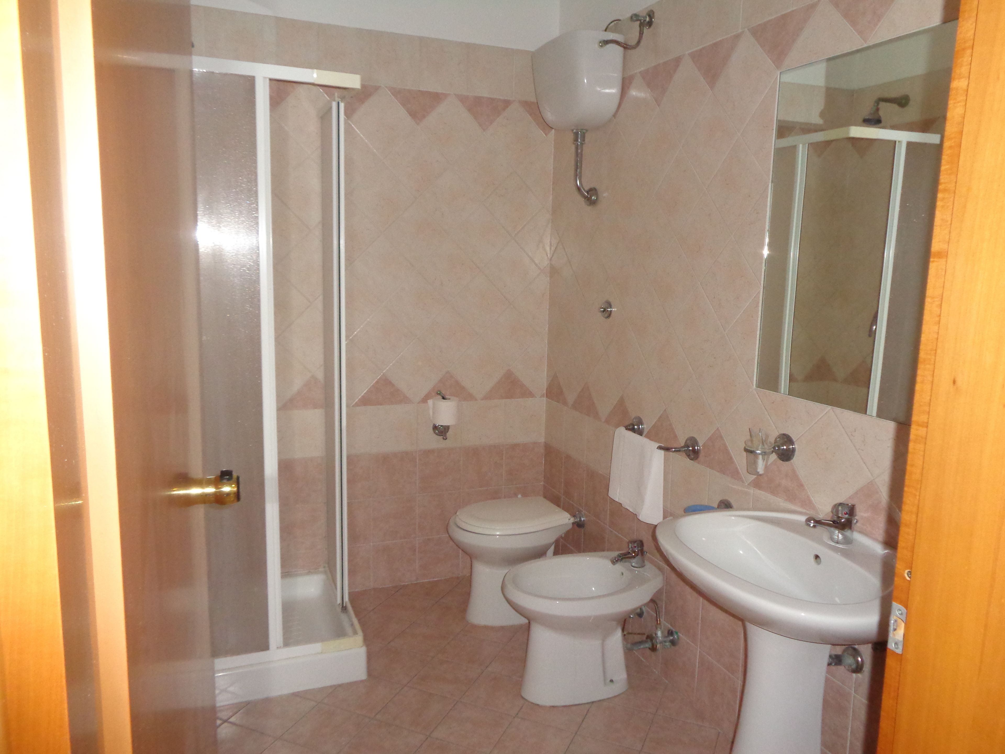 classic double or twin room | bathroom | shower, free toiletries, hair dryer, towels