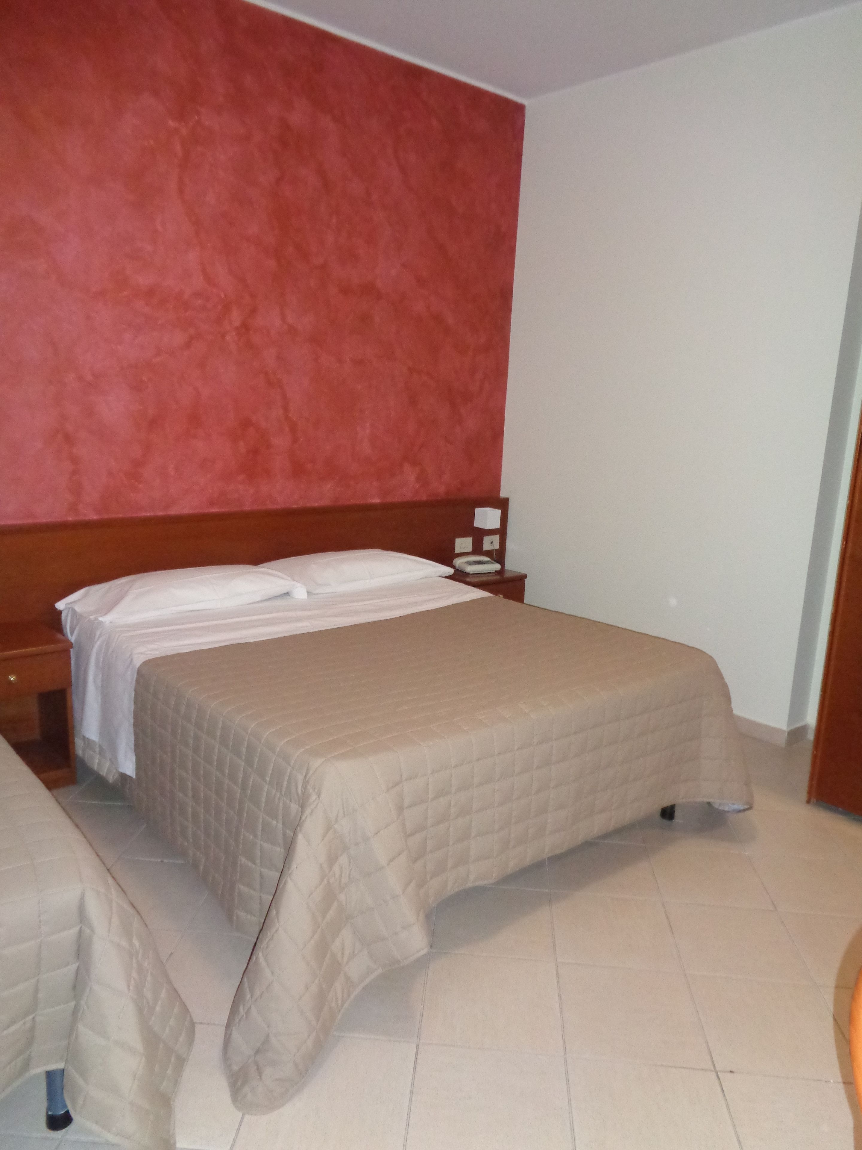 classic double or twin room | desk, rollaway beds, bed sheets