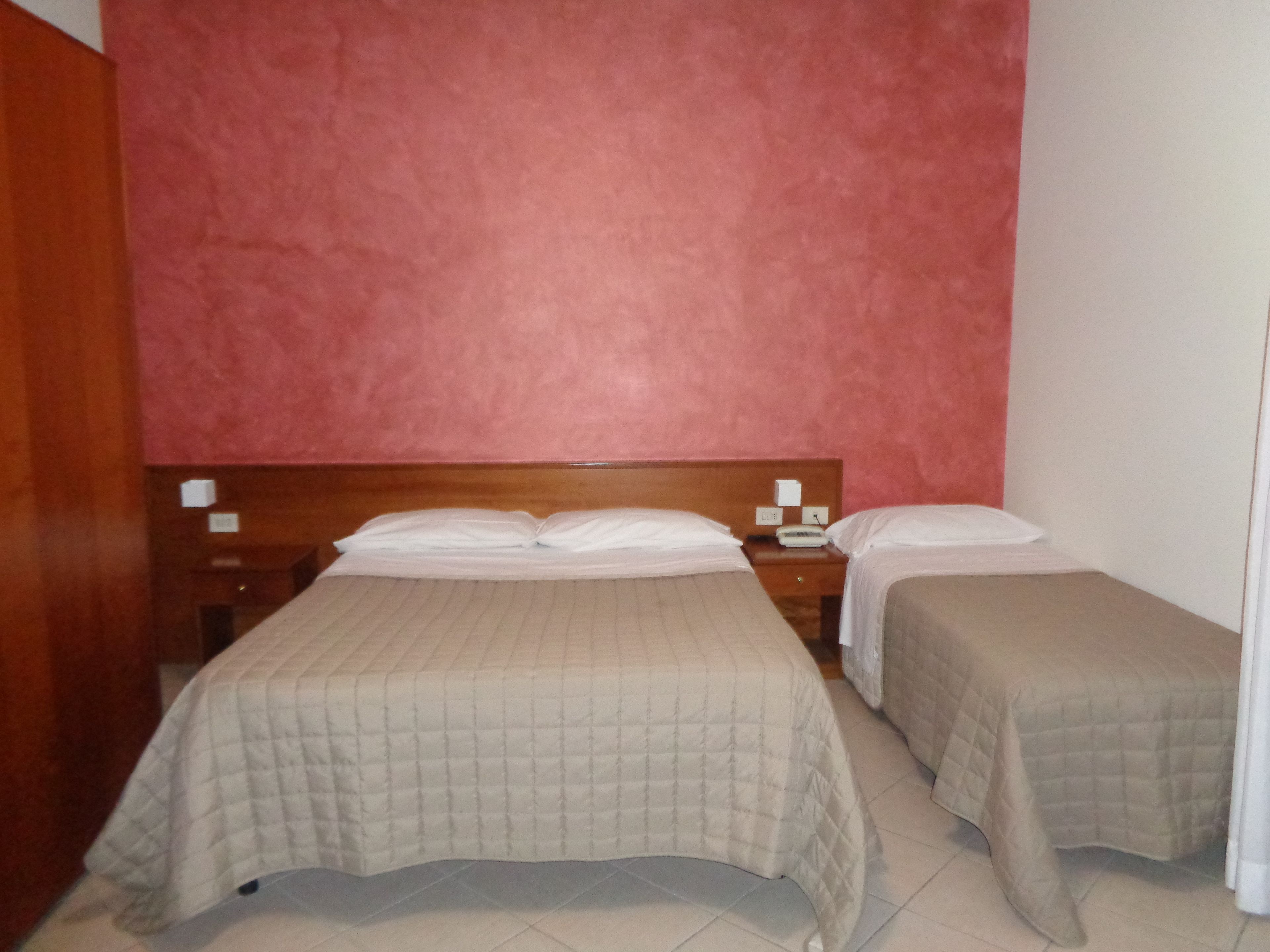 classic double or twin room | desk, rollaway beds, bed sheets