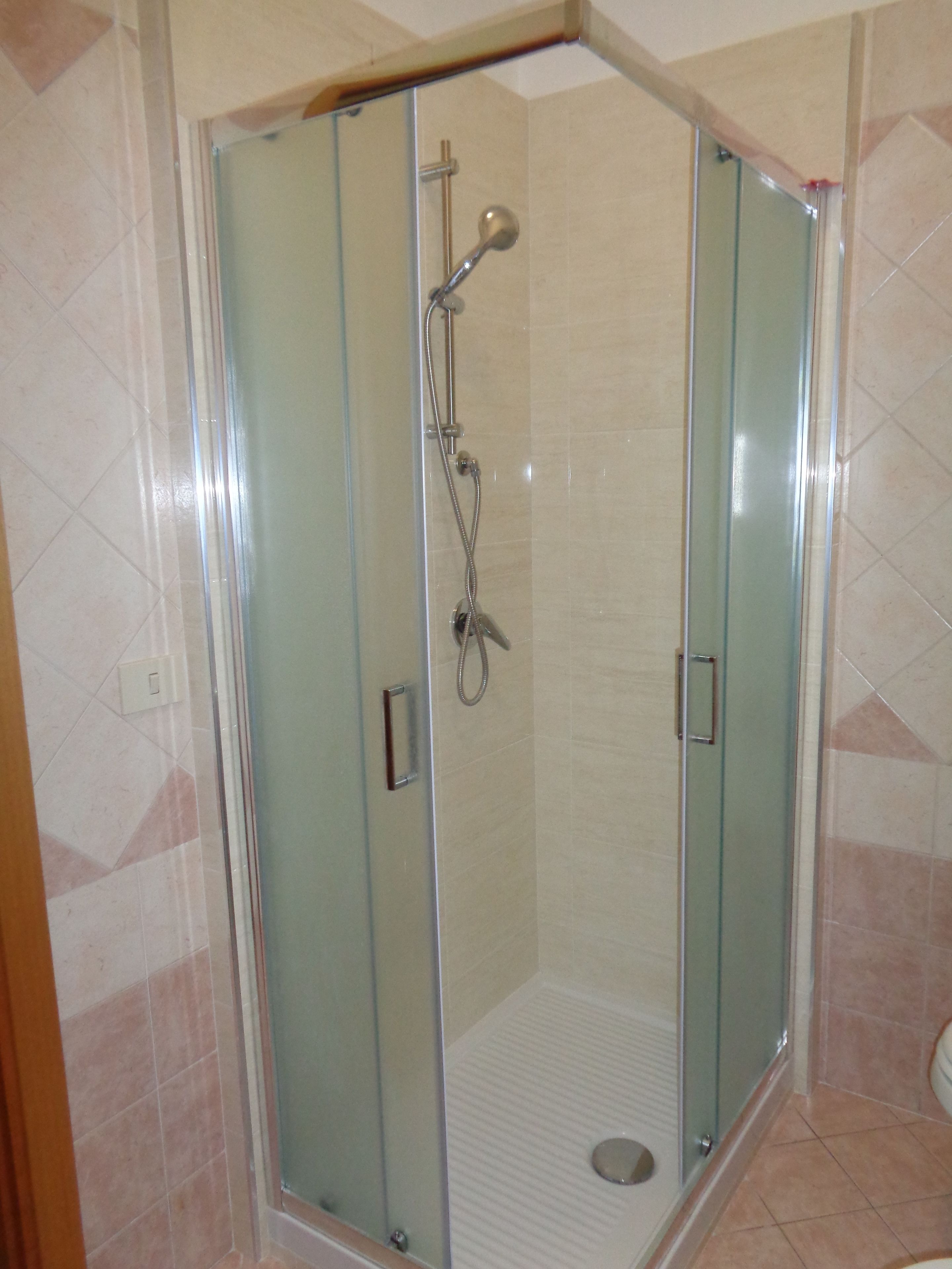 classic double or twin room | bathroom | shower, free toiletries, hair dryer, towels