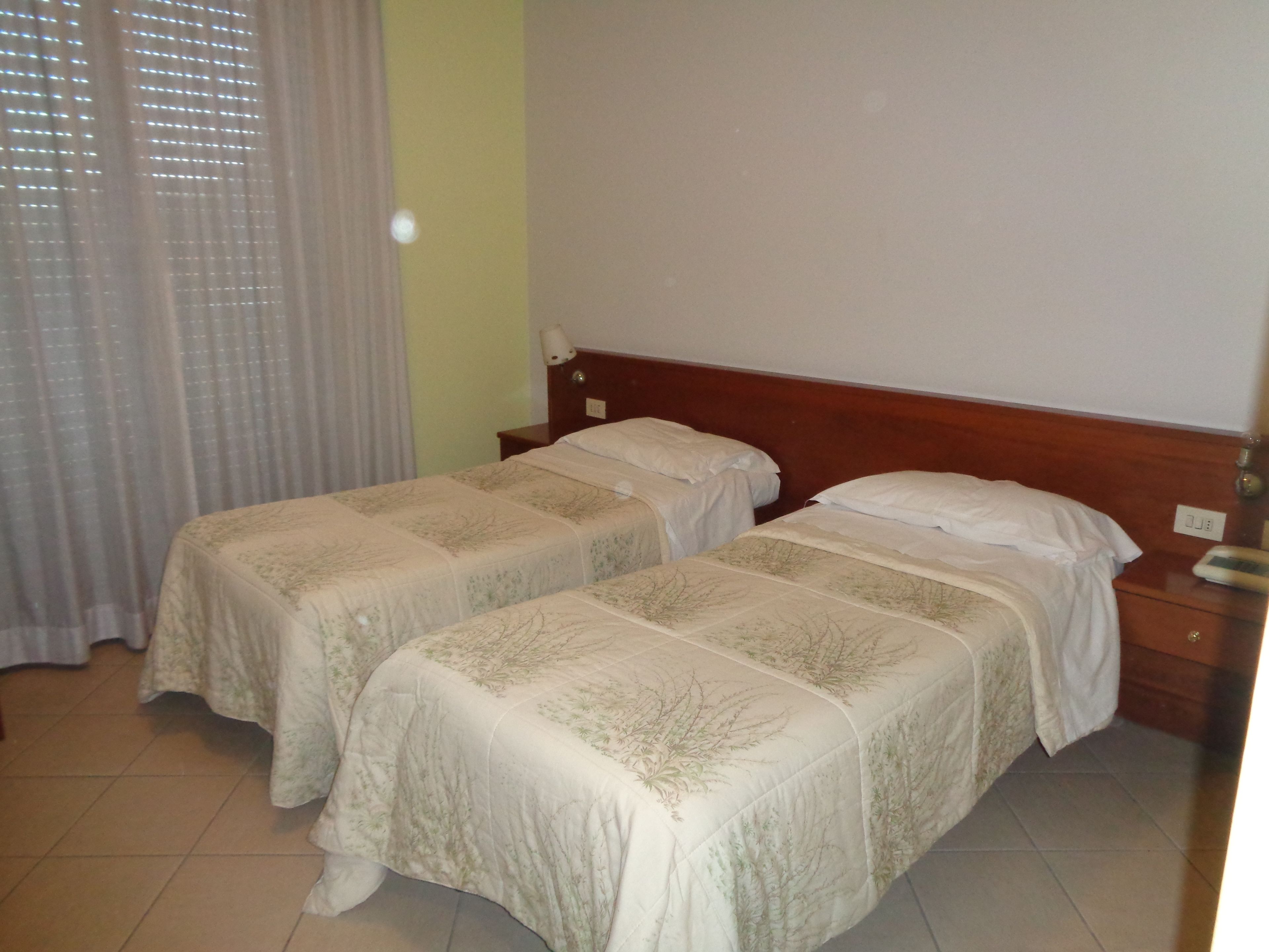 classic double or twin room | desk, rollaway beds, bed sheets