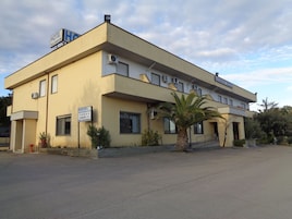 Fachada de la propiedad