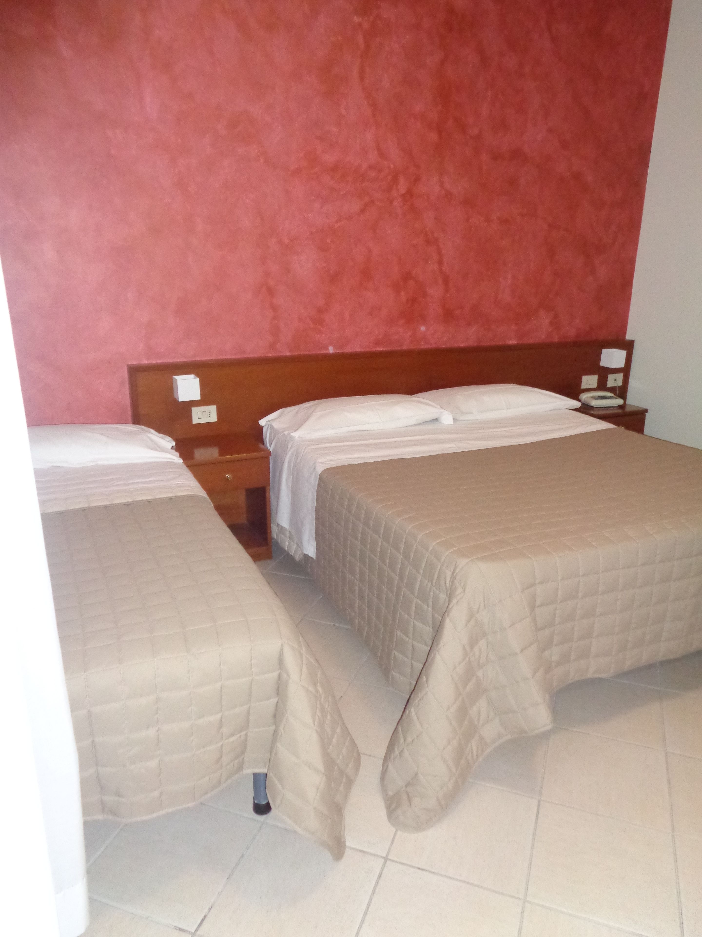 classic double or twin room | desk, rollaway beds, bed sheets