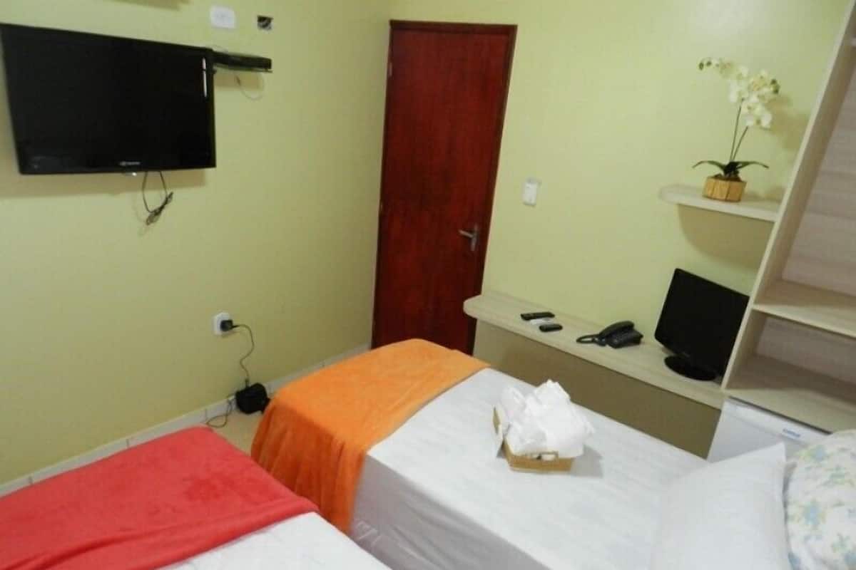 Minibar, free WiFi, bed sheets