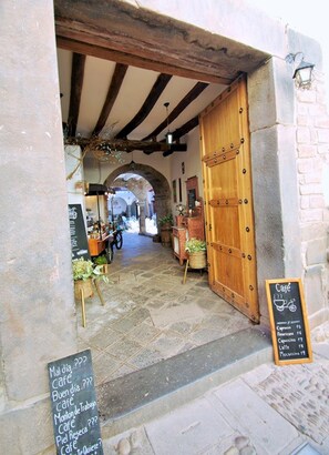 Entrada al alojamiento