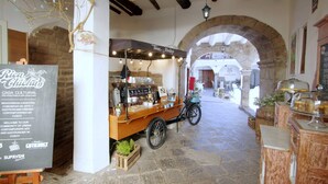 Nicht klassifiziertes Bild, 2 von 36, Schaltfläche