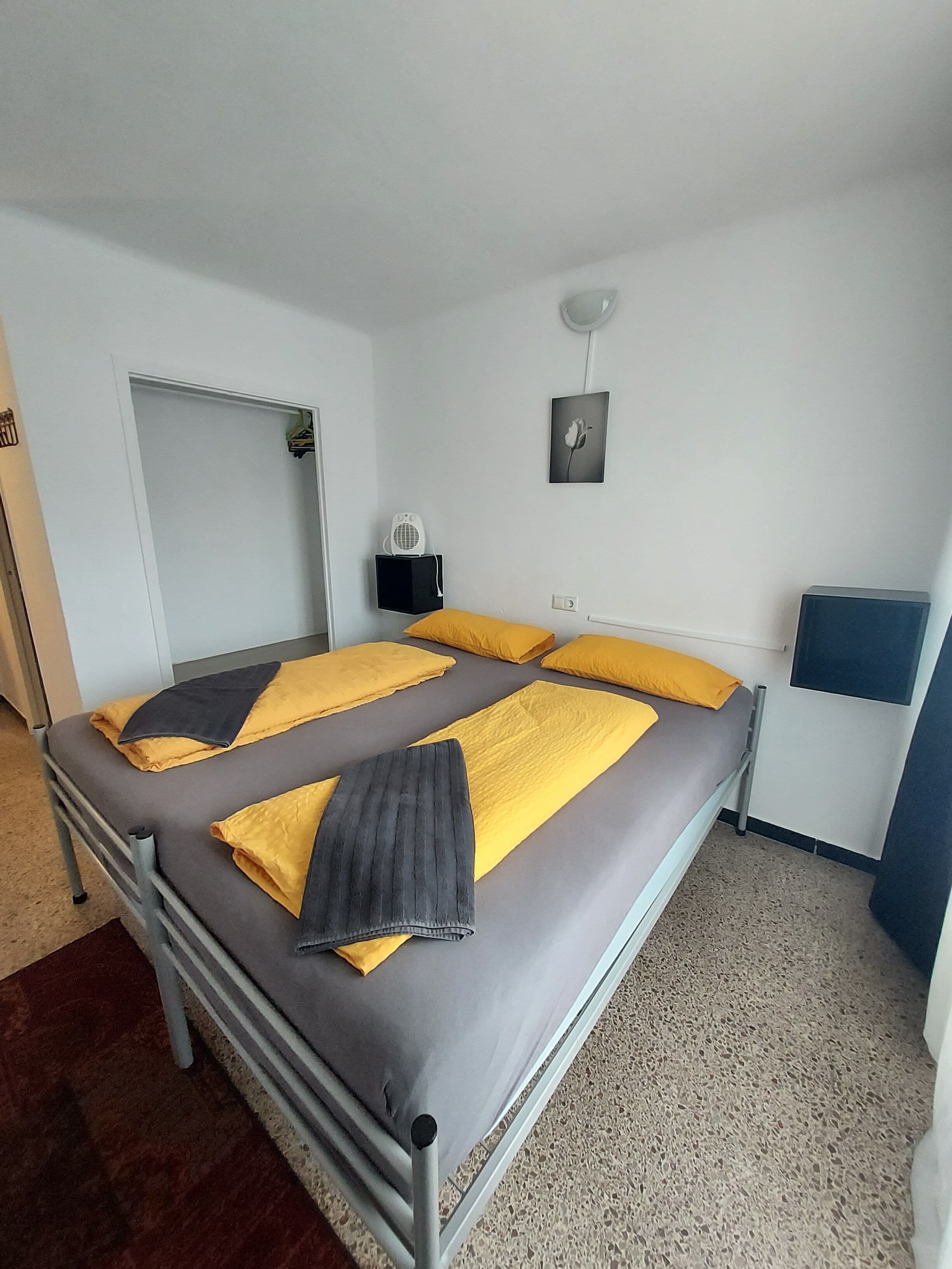 Basic Double or Twin Room, 2 Single Beds, Pool View | Rollaway beds, bed sheets