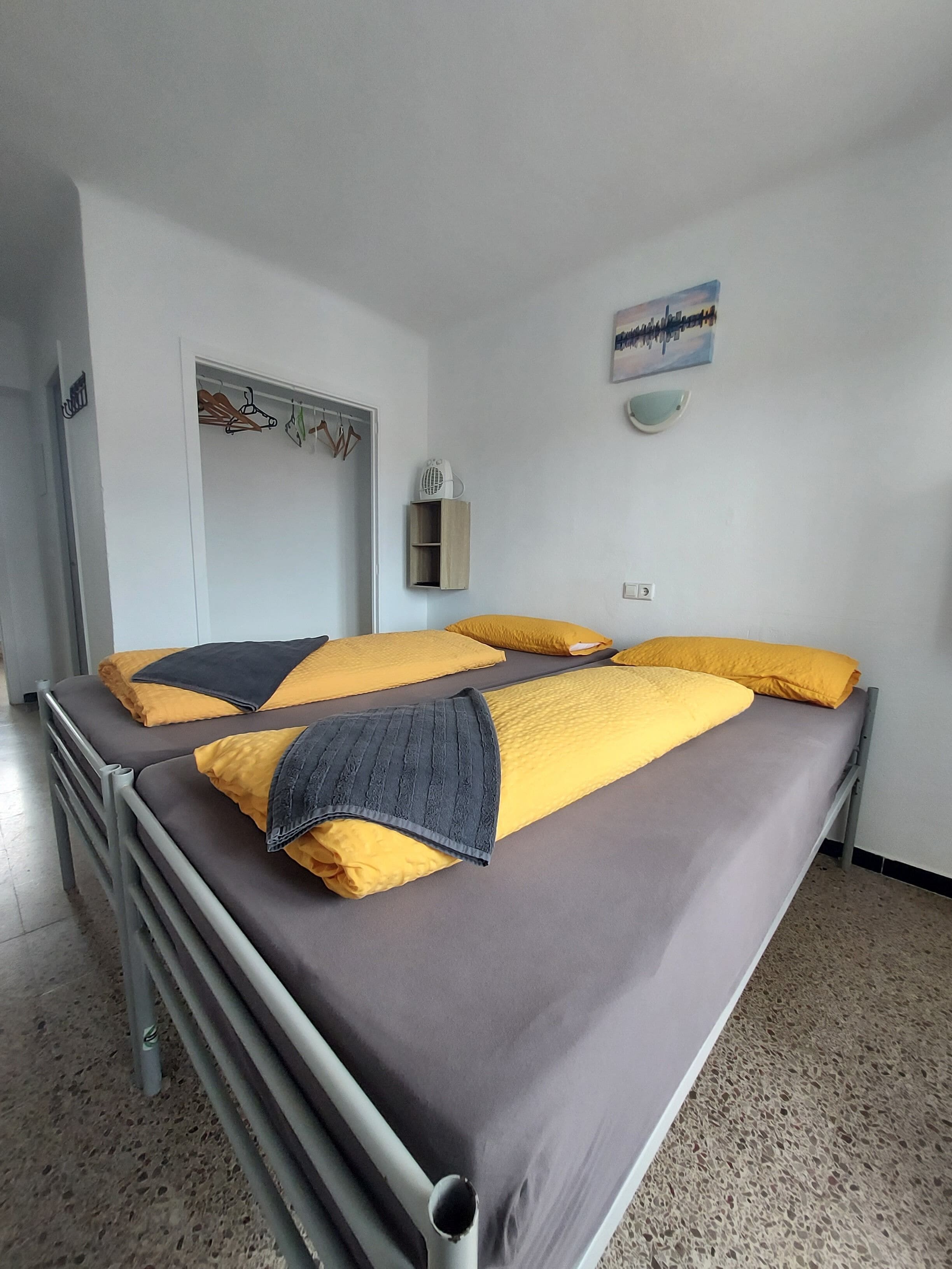 Basic Double or Twin Room, 2 Twin Beds, Pool View | Rollaway beds, bed sheets