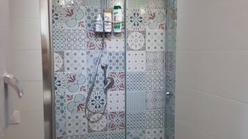 Quadruple Room, Sea View | Bathroom | Free toiletries, hair dryer, bidet, towels