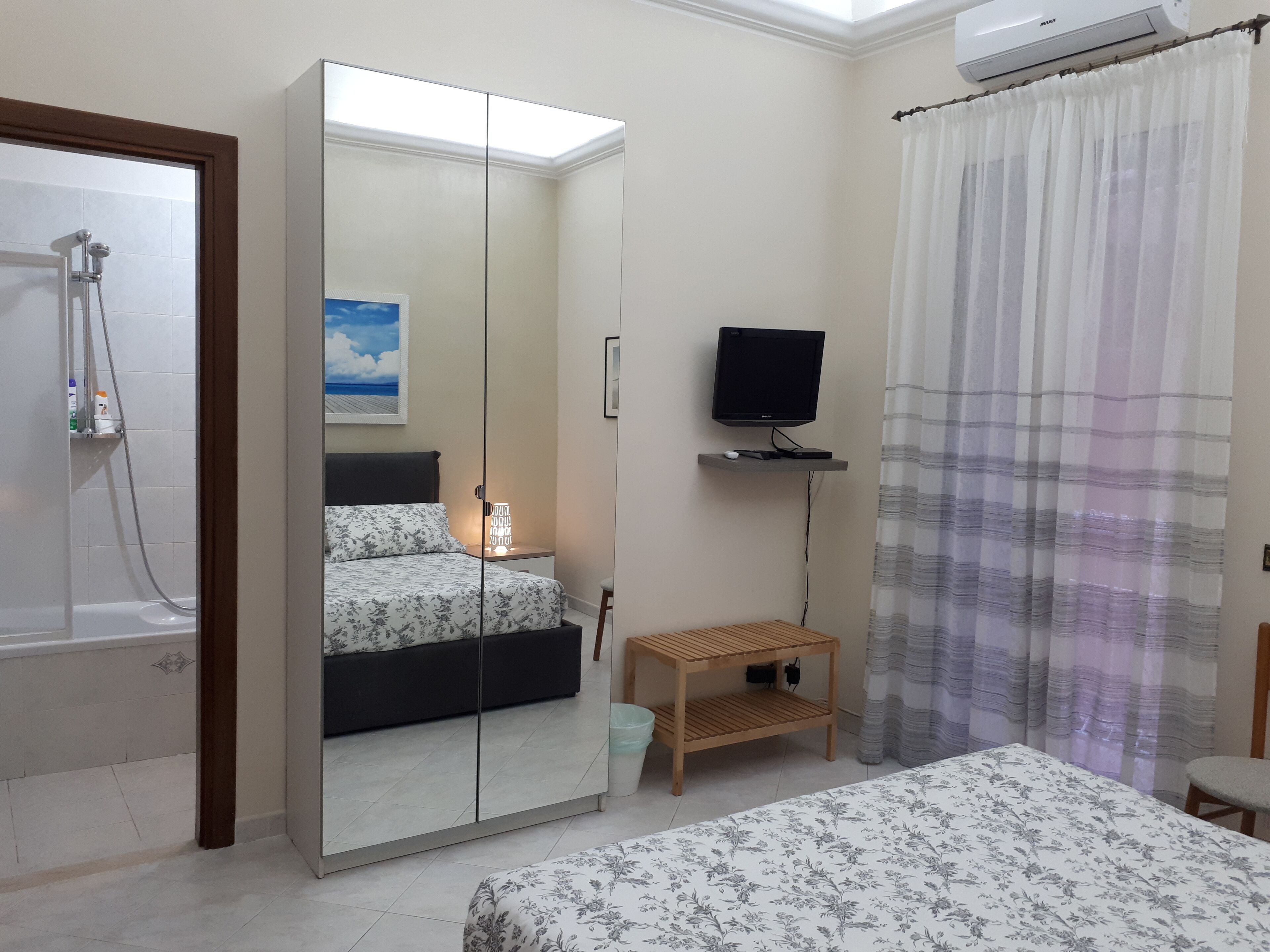 Double Room, 1 Queen Bed, Private Bathroom | Down comforters, in-room safe, blackout drapes, iron/ironing board