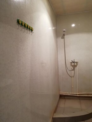 Twin Room | Bathroom shower - Meghri Inn (Meghri)