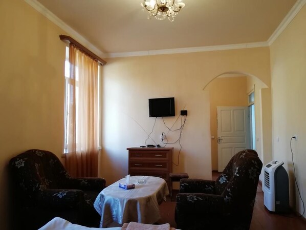 Living area - Meghri Inn (Meghri)