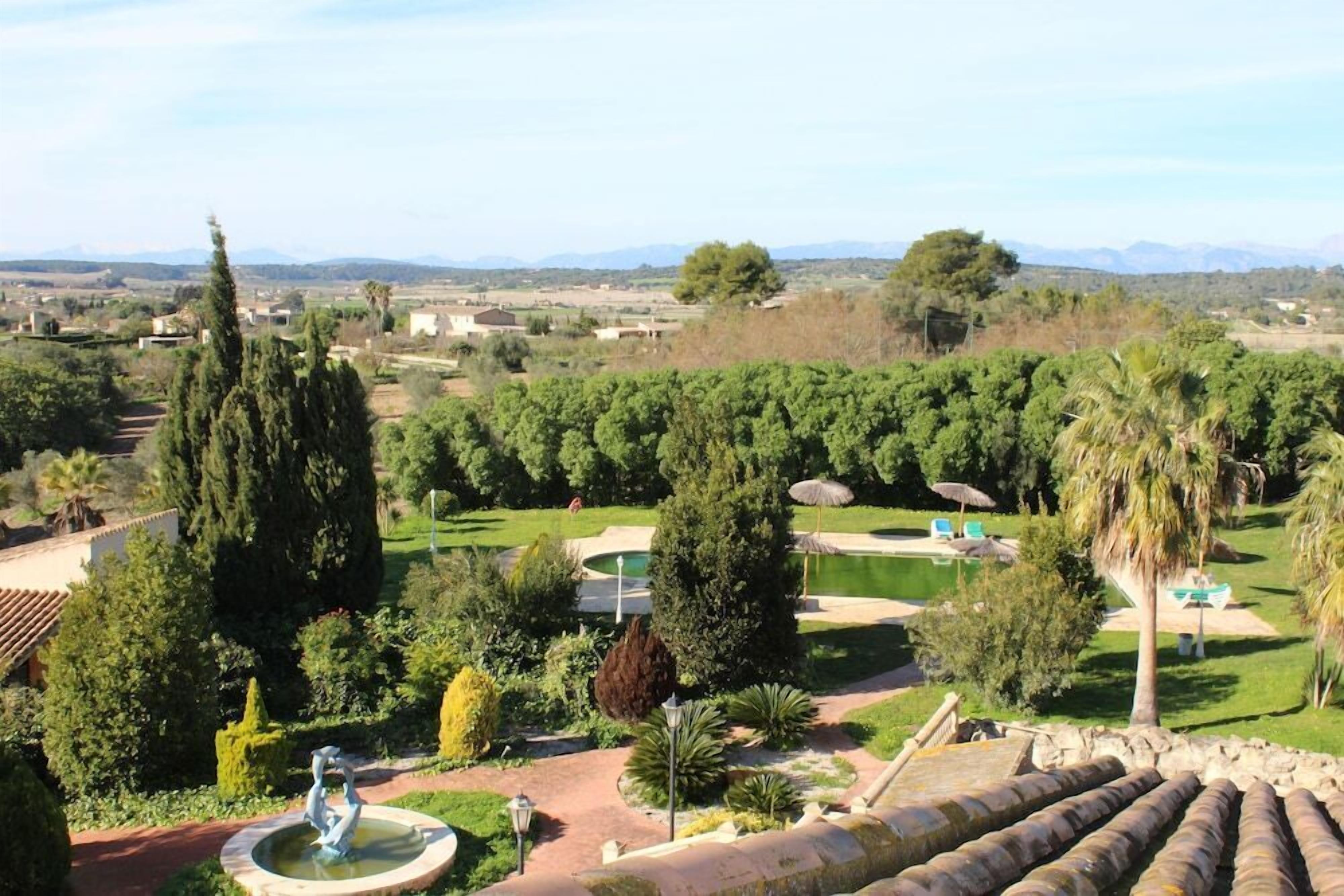 من حمّامات السباحة المغطاة، حمّام سباحة خارجي