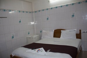10 chambres, matelas mémoire de forme, bureau