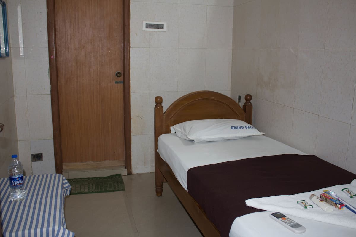 Comfort Single Room, 1 Twin Bed, Smoking | 10 bedrooms, memory foam beds, desk