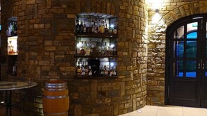 Bar (trong khuôn viên)