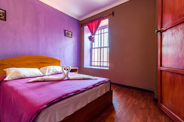 خزنة داخل الغرفة وستائر تعتيم وتجهيزات عازلة للصوت وواي فاي مجانًا