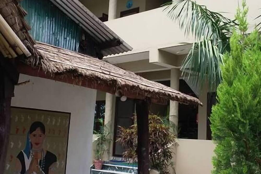 Sauraha Boutique Resort