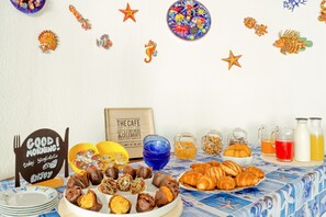 Free daily local cuisine breakfast  - Villa Araucaria (Casamicciola Terme)
